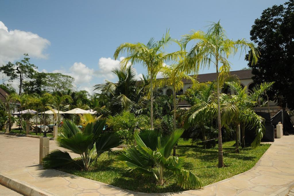 Lotfa Resort Diani Praia de Diani Exterior foto
