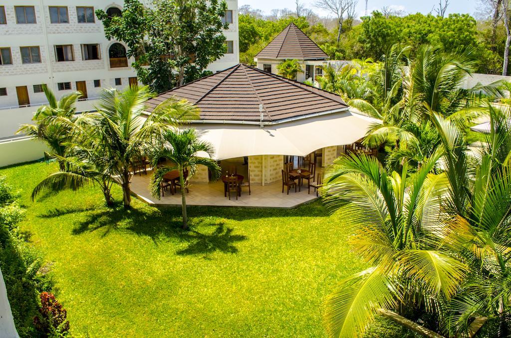 Lotfa Resort Diani Praia de Diani Exterior foto